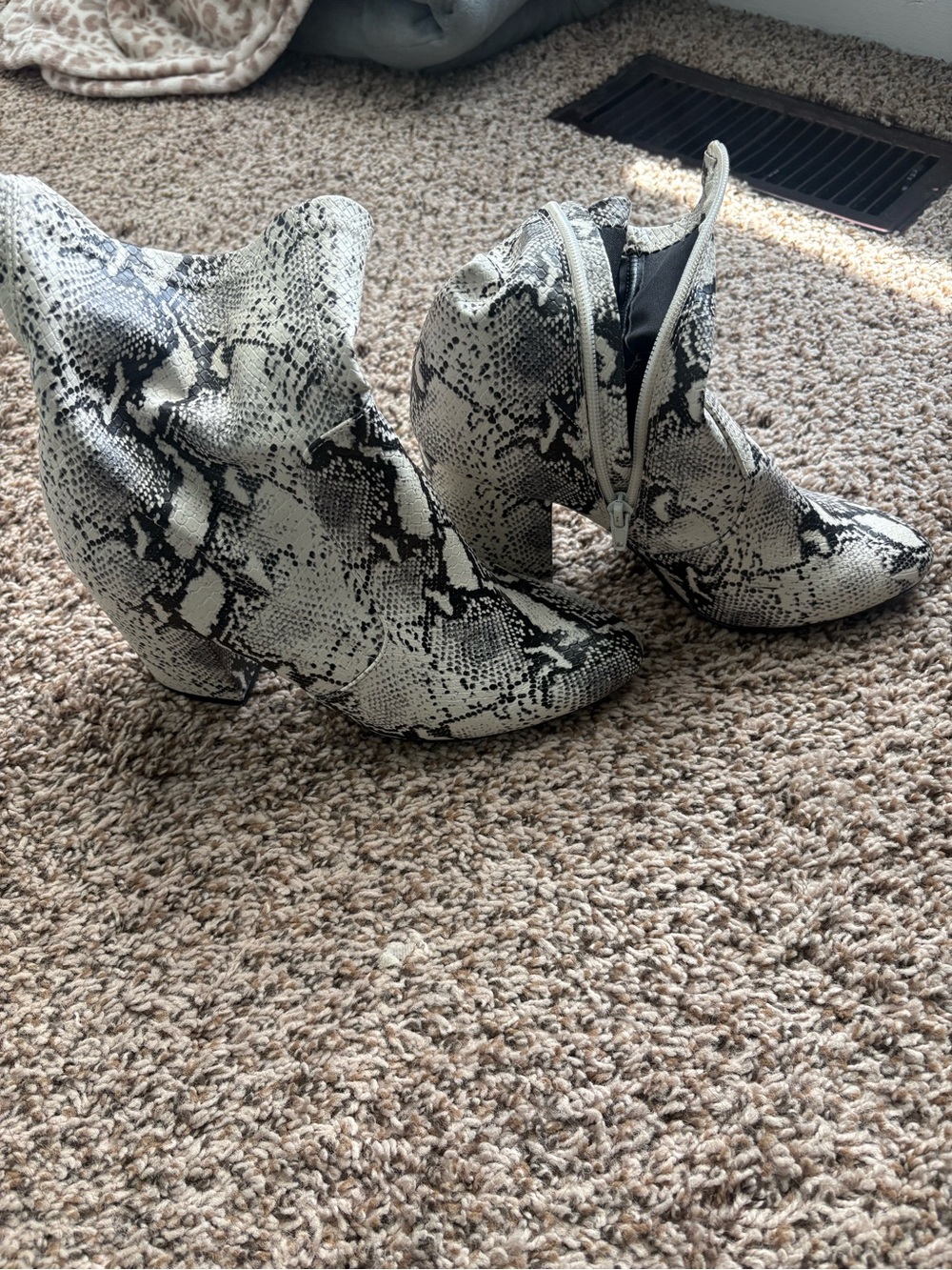 Steve Madden Boots - Picture 2 of 3